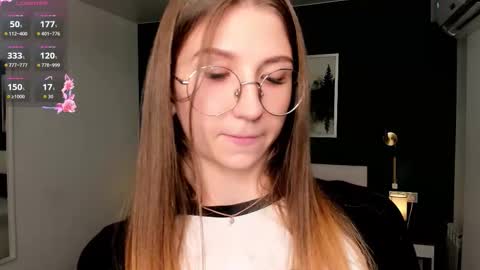 Snapshot of portia_bubbles chatting on 10-03-25, 07:22 Elizabeth online show from 10-03-25, 07:22