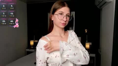 Snapshot of portia_bubbles chatting on 10-07-25, 07:00 Elizabeth online show from 10-07-25, 07:00