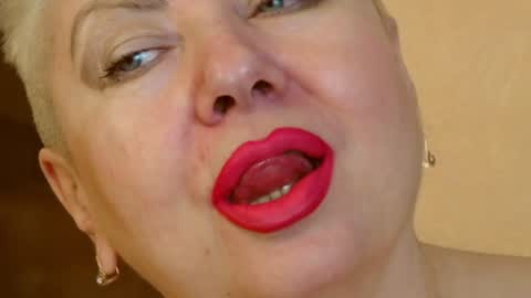 Snapshot of posh_lady chatting on 12-27-24, 05:52 LADY POSH online show from 12-27-24, 05:52