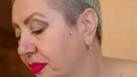 Snapshot of posh_lady chatting on 09-19-25, 09:04 LADY POSH online show from 09-19-25, 09:04