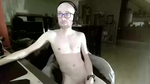 Snapshot of poutoublou002 chatting on 03-12-26, 09:54 Blou online show from 03-12-26, 09:54