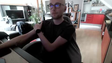 Snapshot of poutoublou002 chatting on 03-22-26, 12:41 Blou online show from 03-22-26, 12:41