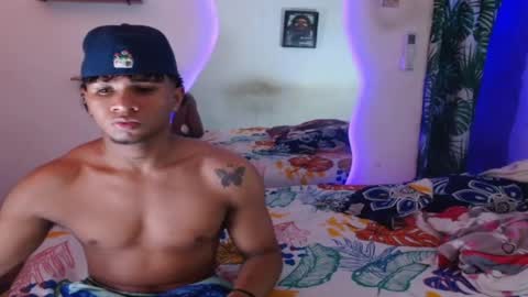 ALEX Y ALEXA online show from 10-19-25, 04:57