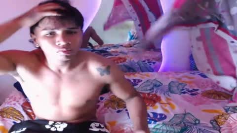 ALEX Y ALEXA online show from 10-27-25, 04:27