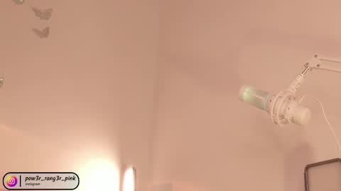 Snapshot of power_ranger_pink chatting on 02-21-25, 01:33 genie online show from 02-21-25, 01:33