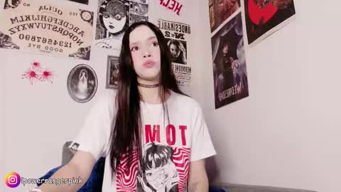 Snapshot of power_ranger_pink chatting on 10-22-25, 09:53 genie online show from 10-22-25, 09:53