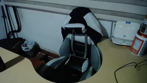 powerfulzeus2 online show from 10-20-25, 02:01