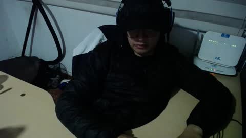 powerfulzeus2 online show from 11-19-25, 02:55