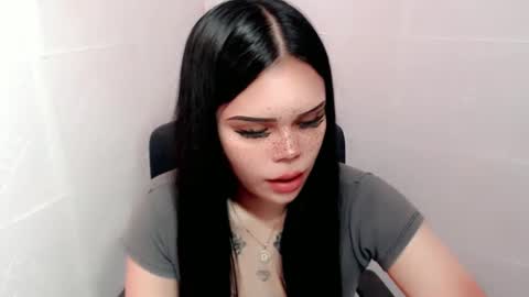 Snapshot of preciousangel69xxx chatting on 12-15-24, 02:52 MAXXINE online show from 12-15-24, 02:52