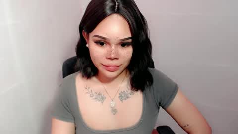 Snapshot of preciousangel69xxx chatting on 01-08-25, 12:47 MAXXINE online show from 01-08-25, 12:47