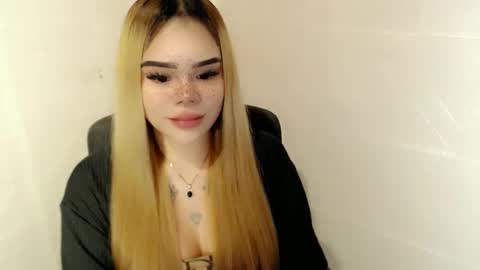 Snapshot of preciousangel69xxx chatting on 02-14-26, 11:07 MAXXINE online show from 02-14-26, 11:07