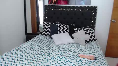 Snapshot of pregnant_love1 chatting on 02-07-25, 03:19 ---- online show from 02-07-25, 03:19