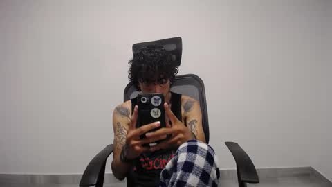 Plux online show from 02-21-25, 03:01