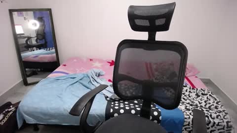 Snapshot of present_the_magic chatting on 02-04-26, 06:36 Plux online show from 02-04-26, 06:36