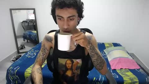 Snapshot of present_the_magic chatting on 03-24-26, 04:50 Plux online show from 03-24-26, 04:50