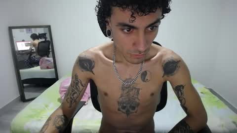 Snapshot of present_the_magic chatting on 04-01-26, 06:25 Plux online show from 04-01-26, 06:25