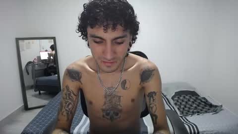 Snapshot of present_the_magic chatting on 04-20-26, 05:21 Plux online show from 04-20-26, 05:21