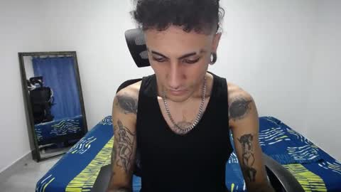 Snapshot of present_the_magic chatting on 06-05-26, 05:58 Plux online show from 06-05-26, 05:58