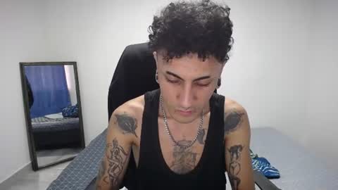 Snapshot of present_the_magic chatting on 06-17-26, 05:14 Plux online show from 06-17-26, 05:14