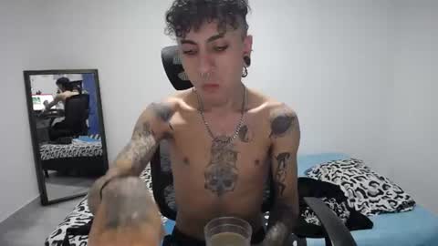 Snapshot of present_the_magic chatting on 07-02-26, 11:05 Plux online show from 07-02-26, 11:05