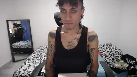 Snapshot of present_the_magic chatting on 07-09-26, 11:36 Plux online show from 07-09-26, 11:36