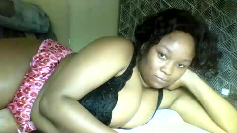 Snapshot of prettie_diva0 chatting on 10-27-25, 12:47 Prettie diva online show from 10-27-25, 12:47