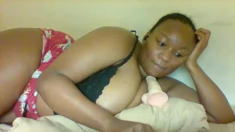 Snapshot of prettie_diva0 chatting on 02-19-26, 12:06 Prettie diva online show from 02-19-26, 12:06