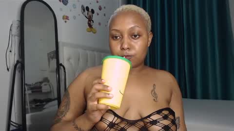 Snapshot of pretty_annah chatting on 02-10-25, 11:34 Annah online show from 02-10-25, 11:34