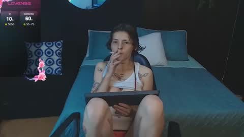 pretty_cristal22 online show from 12-20-25, 02:18