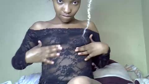 Snapshot of pretty_jazmine chatting on 11-05-25, 01:33 Jaz online show from 11-05-25, 01:33