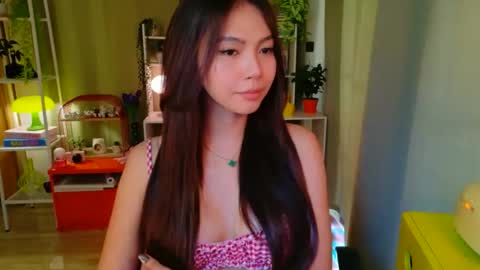 Snapshot of pretty_kimxxx chatting on 03-22-26, 02:04 Kim online show from 03-22-26, 02:04