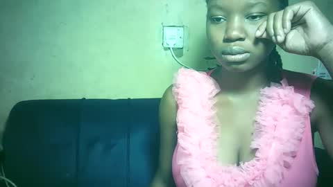 pretty_milan online show from 12-14-25, 09:58