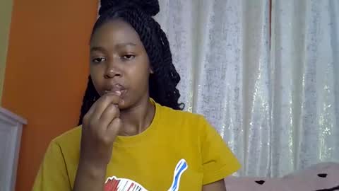 pretty_petite24 online show from 05-27-26, 12:24