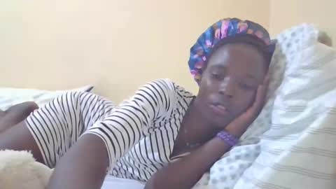 pretty_petite_ebony online show from 01-12-25, 05:33