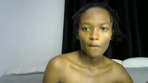 Snapshot of pretty_queennie chatting on 06-23-26, 06:50 Pretty doll online show from 06-23-26, 06:50