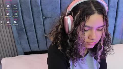 Snapshot of pretty_sunlight_ chatting on 05-17-26, 09:33 Daisy Flower online show from 05-17-26, 09:33