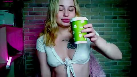 Snapshot of prettyaliceee chatting on 12-29-24, 06:14 Alice online show from 12-29-24, 06:14