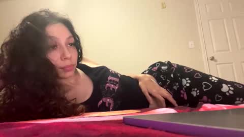 Snapshot of prettybabybrat chatting on 01-10-25, 04:12 Baby Brat online show from 01-10-25, 04:12