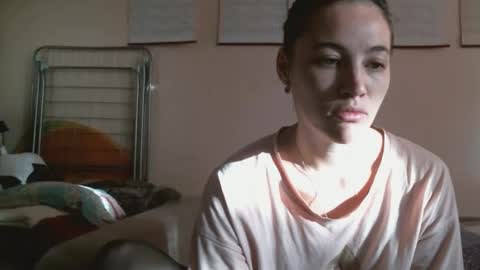 Bella online show from 10-11-25, 04:22