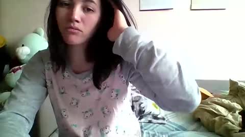 Snapshot of prettybella_7 chatting on 04-20-26, 08:50 Bella online show from 04-20-26, 08:50
