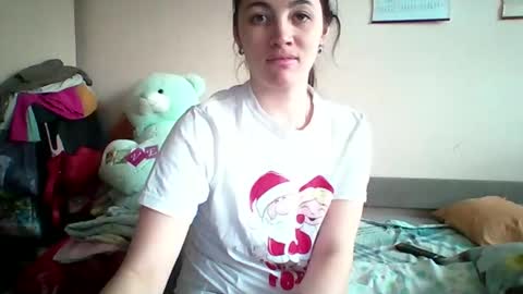 Snapshot of prettybella_7 chatting on 04-27-26, 08:34 Bella online show from 04-27-26, 08:34