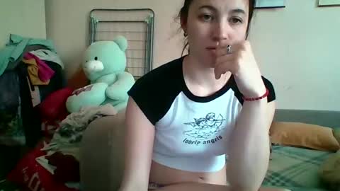 Snapshot of prettybella_7 chatting on 04-30-26, 10:54 Bella online show from 04-30-26, 10:54