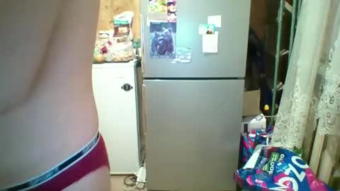 Snapshot of prettybella_7 chatting on 05-04-26, 08:49 Bella online show from 05-04-26, 08:49