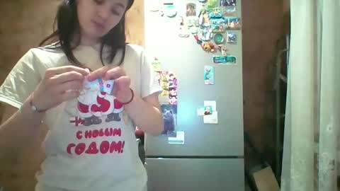 Snapshot of prettybella_7 chatting on 05-13-26, 08:16 Bella online show from 05-13-26, 08:16