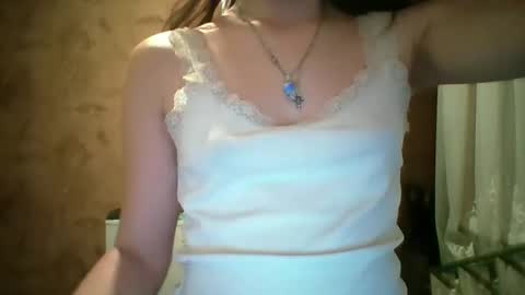 Snapshot of prettybella_7 chatting on 05-25-26, 08:48 Bella online show from 05-25-26, 08:48