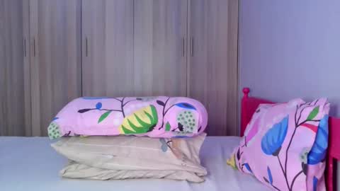 Snapshot of prettybigclit_ebony chatting on 10-20-25, 09:54 prettybigclit_ebony online show from 10-20-25, 09:54