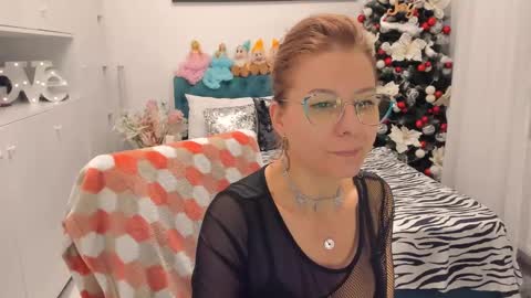 Snapshot of prettyblackeyes chatting on 01-07-25, 07:10 wilma online show from 01-07-25, 07:10