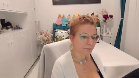 Snapshot of prettyblackeyes chatting on 01-08-25, 07:45 wilma online show from 01-08-25, 07:45