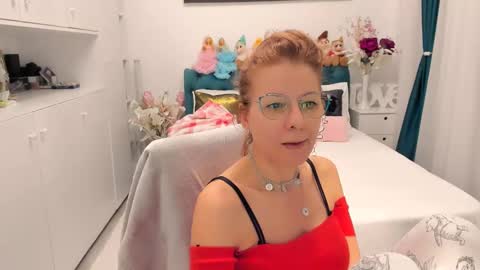 Snapshot of prettyblackeyes chatting on 01-11-25, 07:49 wilma online show from 01-11-25, 07:49