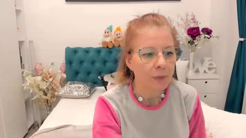 Snapshot of prettyblackeyes chatting on 01-19-25, 09:44 wilma online show from 01-19-25, 09:44
